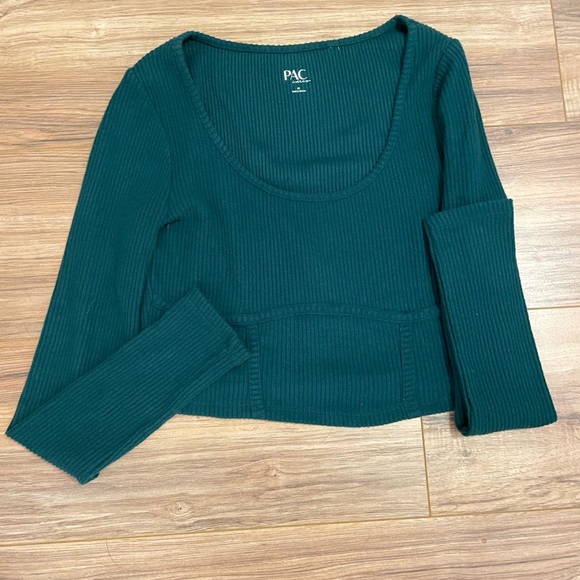 Sweaters - green fitted sweater